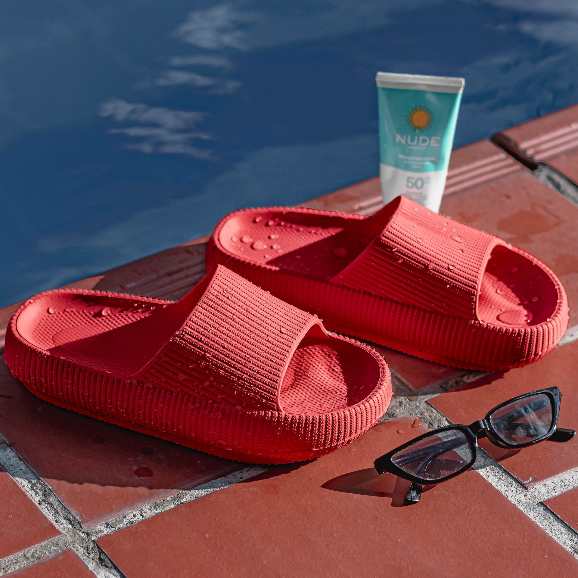 gid://shopify/MediaImage/24532715438174