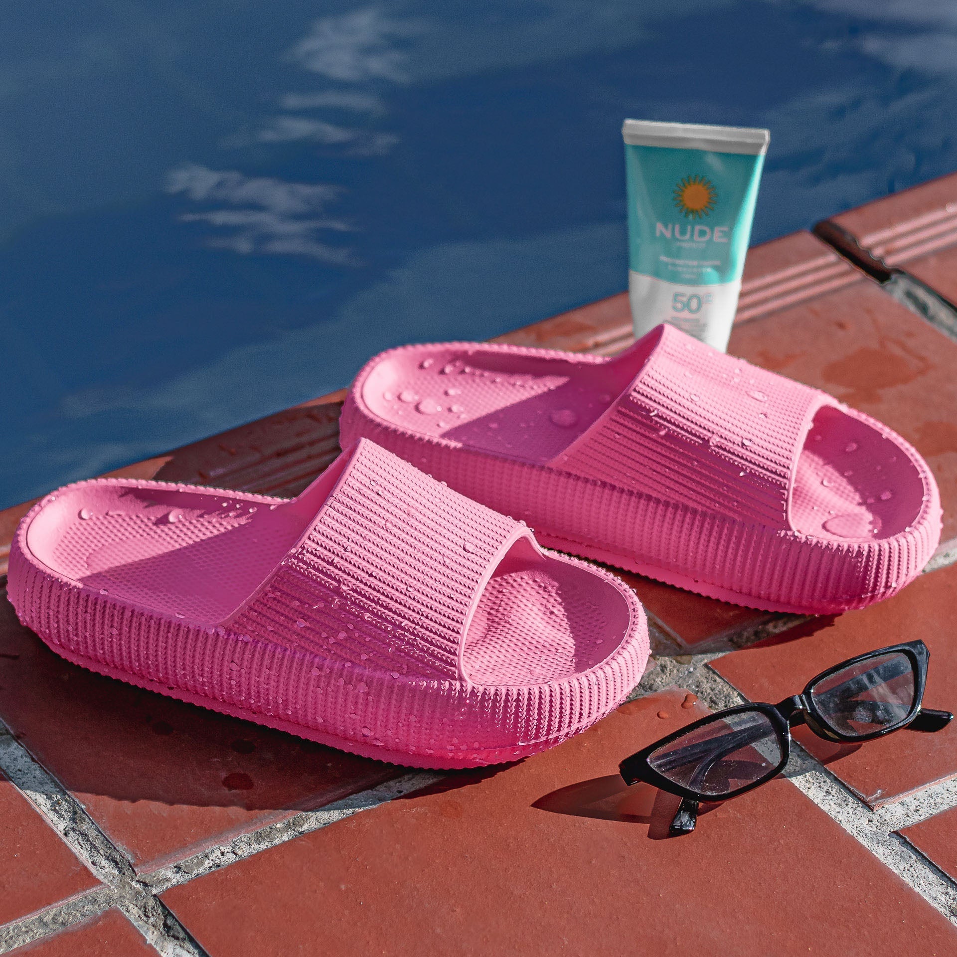 gid://shopify/MediaImage/24532715470942