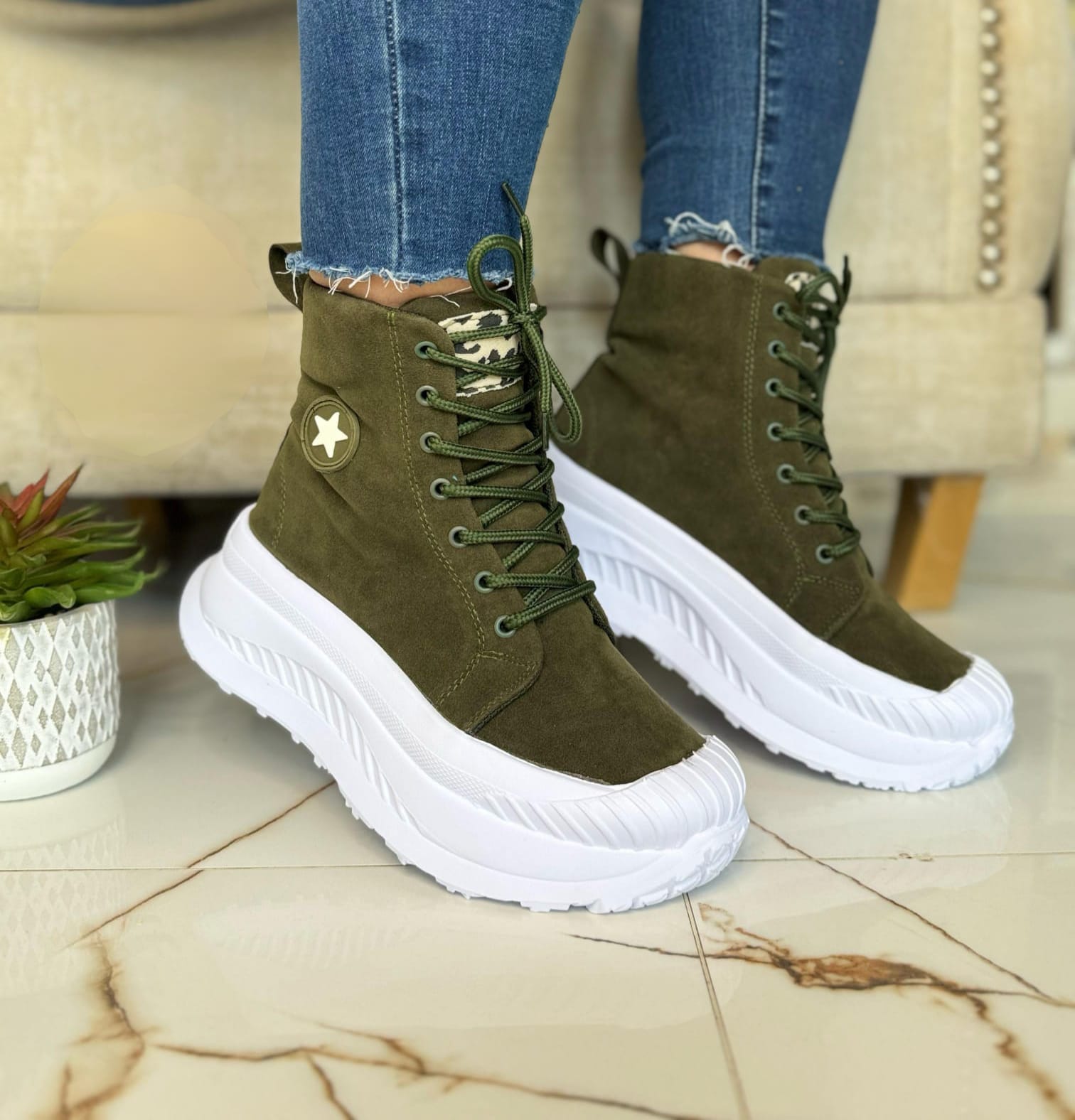 gid://shopify/MediaImage/24532745388126